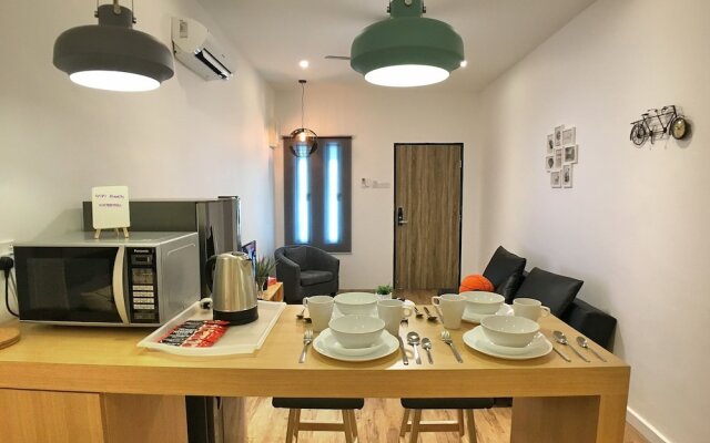 iBook4 Deluxe 2 Bedroom Gurney Suite by iBook Homestay