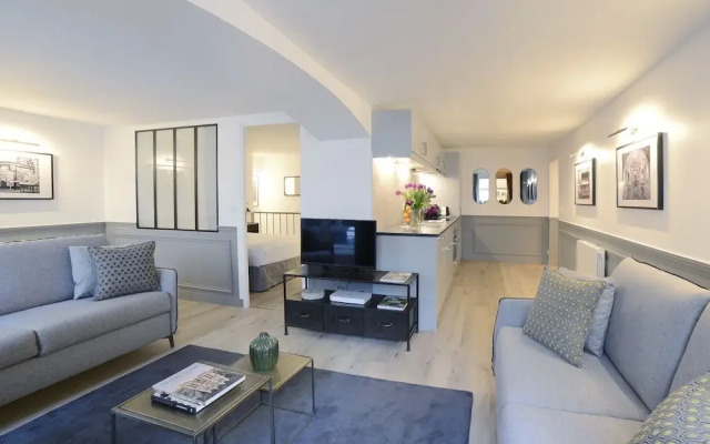 Luxury 4BDR Le Louvre I by Livinparis