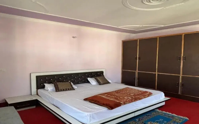 The Gauri Huts And Restaurant