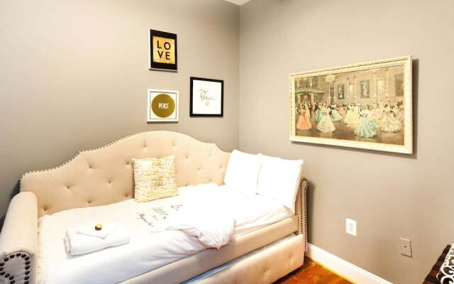 Modernized DC Rowhome in city-center