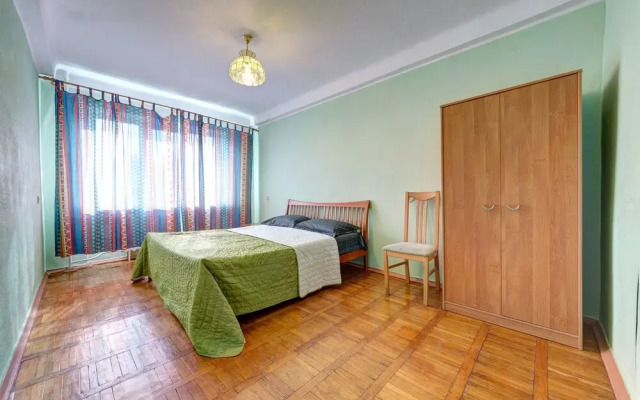 Apartments on Lesi Ukrainki blvd for 4 person