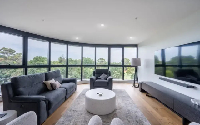 Luxury Melbourne With Albert Park Views