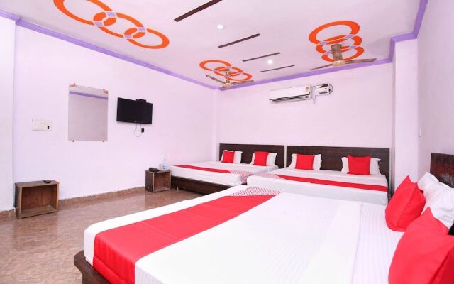 OYO 19565 Hotel Galaxy