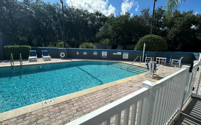 Townhouse Orlando West (ex.Red Roof Inn Orlando West - Ocoee)