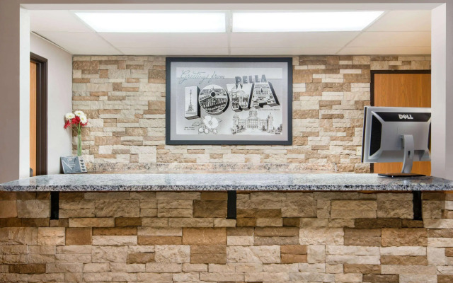 Super 8 by Wyndham Pella