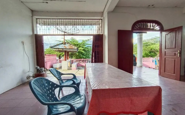 Hotel O Penginapan & Villa Sirait