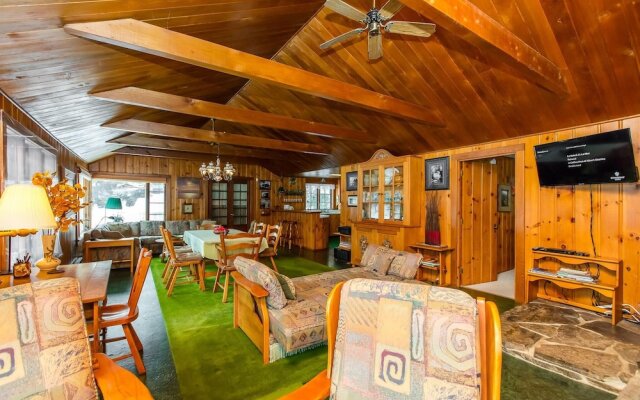 Deja Blue~mary Lake Boathouse~full of Charm!