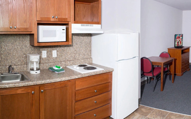 Red Roof Inn & Suites Dickinson