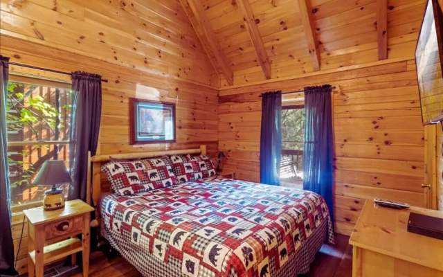 Backwoods Secluded Cabin Escape for 8 Guests