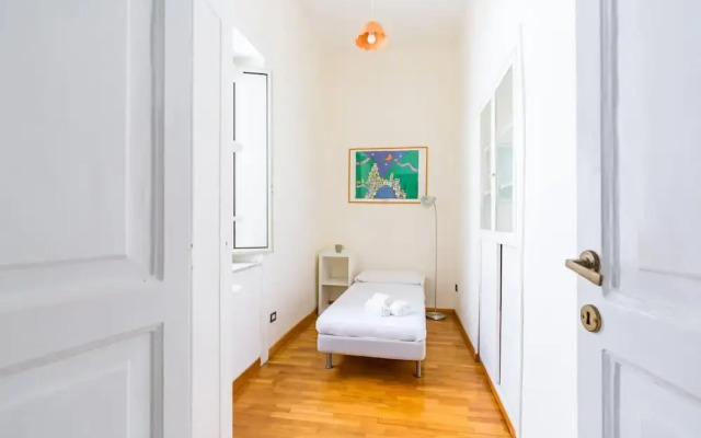 Chiaia Relax on Pedastrian Area