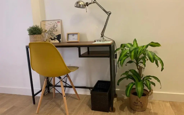 LA MOMA Apartments & Room