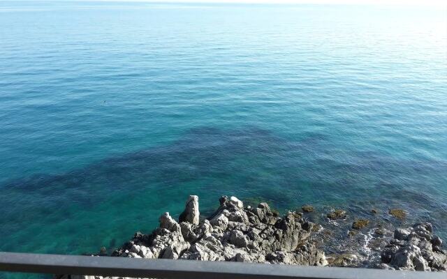 Balcone Sugli Scogli