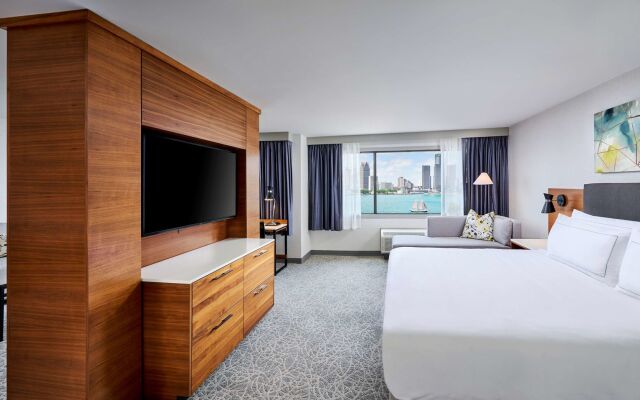 DoubleTree by Hilton Windsor Hotel & Suites