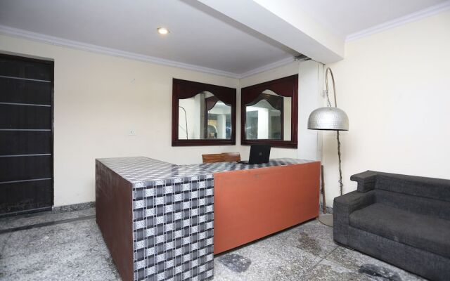 Oyo 28670 Hotel Dev Palace