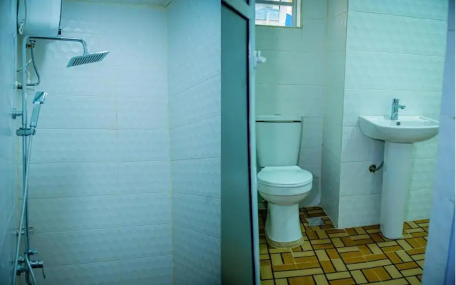 Luxury 3-Bedroom Duplex FAST WIFI & 247Power