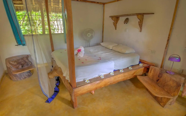 Distant Relatives Ecolodge & Backpackers