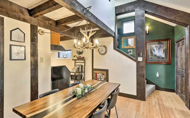 Woodsy Flagstaff Hideaway w/ Deck + Sunroom!