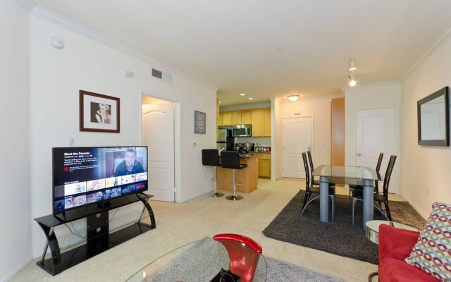 Top Downtown Location, Fast WIFI, & Free Parking! (P-1)