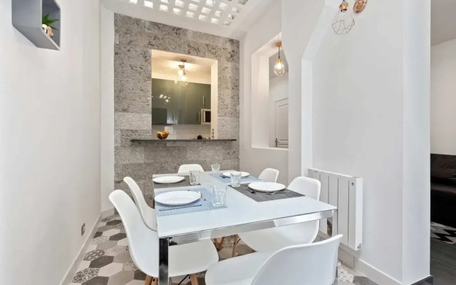 Beautiful Quiet Designer Apartment in Paris