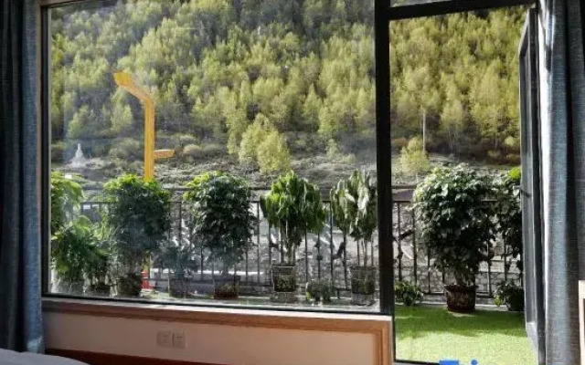 Xiazhi Weizhi Inn Mount Siguniang