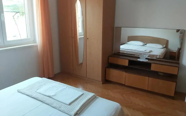House Petar by sea