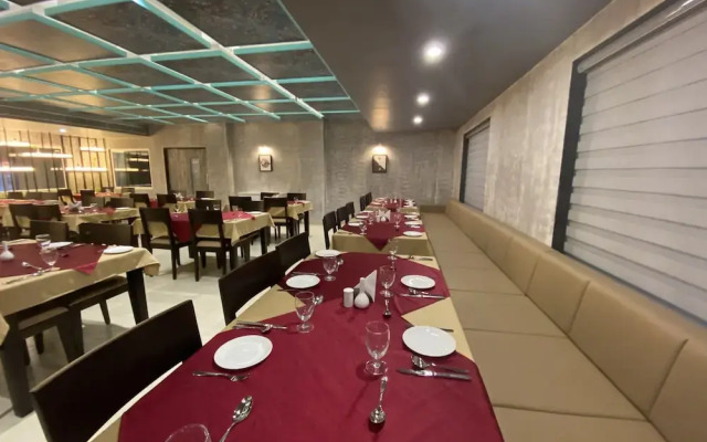 Hotel Aarunya Royale
