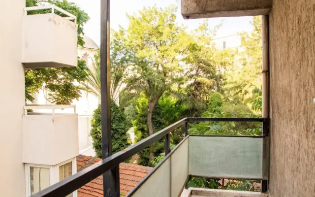 Pleasant and Central Flat With Balcony in Alsancak