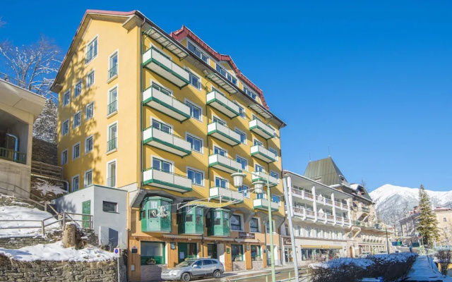 Mountain-view Apartment in Salzburg