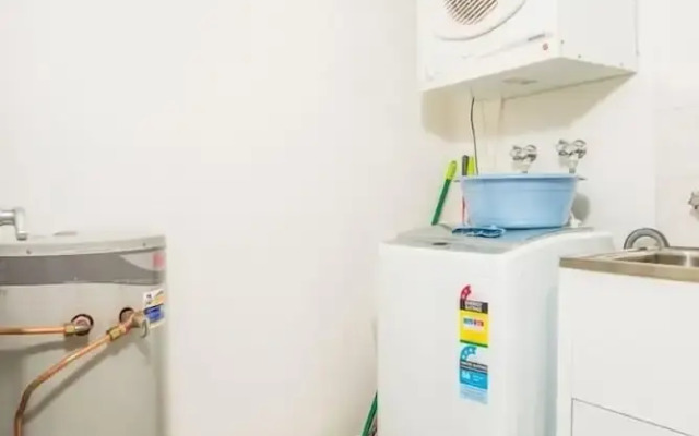 Spacious & Cozy Apartment In Heart Of Redfern
