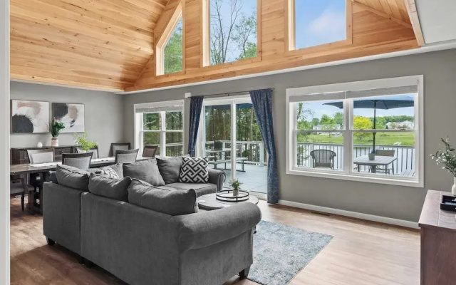 Nittany Cabin by Avantstay Lakefront, View, Firepit