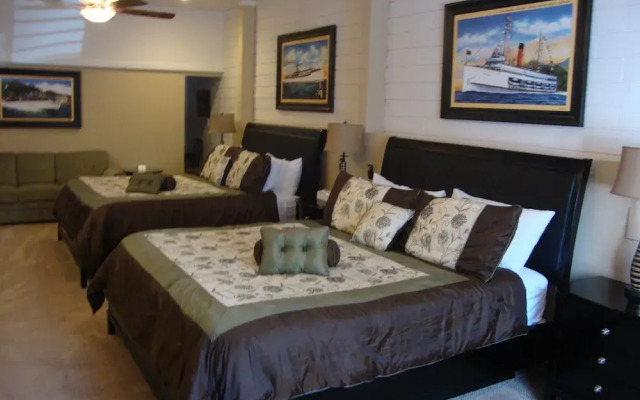 Catalina Courtyard Suites