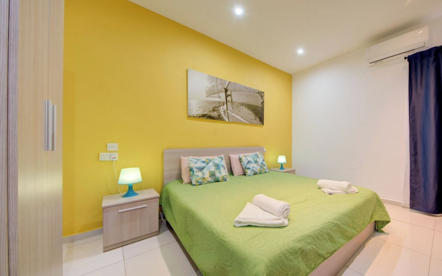 Off the Ferries, Sliema, 2-bedroom Apartment