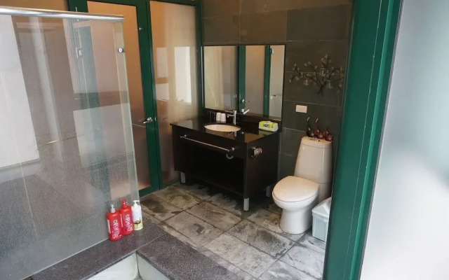 Emma Dora Hotspring B&B-JiaoXi