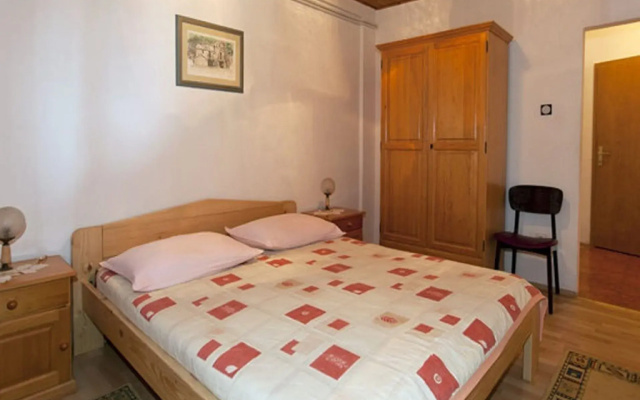 Apartments and rooms Roza