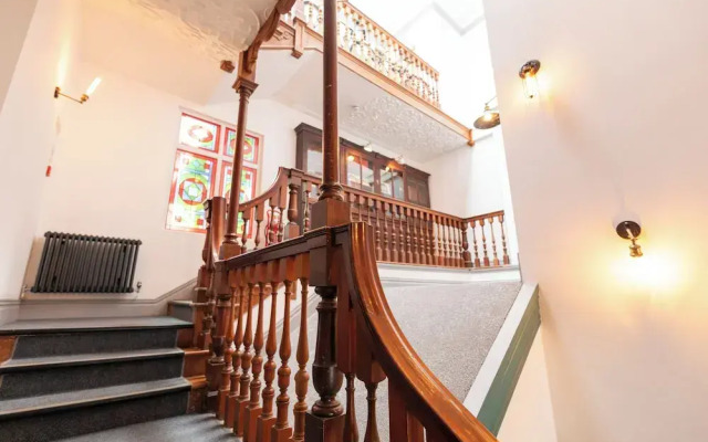 Stunning Studio In Converted Building