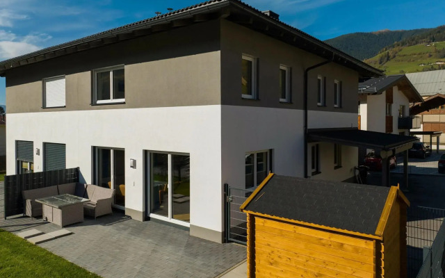 Exceptional 'House Joop' in Niedernsill with garden