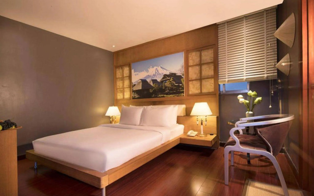 The White Hotel 8A Thai Van Lung
