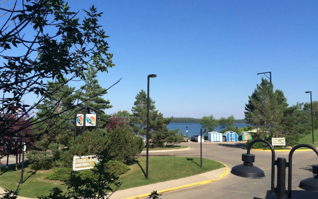 Lakeshore Inn Bed & Breakfast