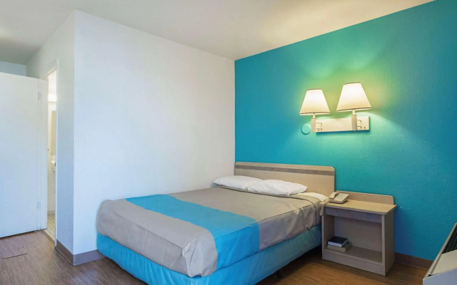 Motel 6 Rochester, MN