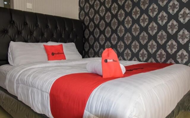 RedDoorz Apartment @ Serpong Green View