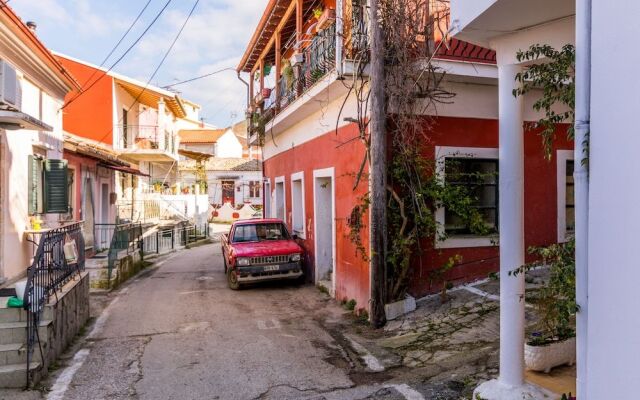 Nina's Traditional House by Estia