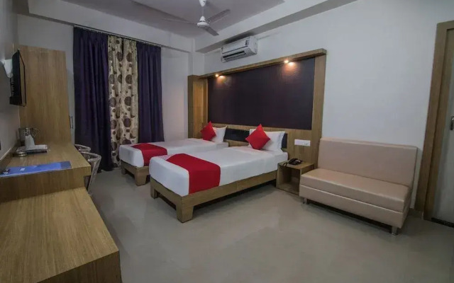 OYO 15700 Spectrum Residency