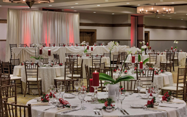 DoubleTree by Hilton Libertyville - Mundelein