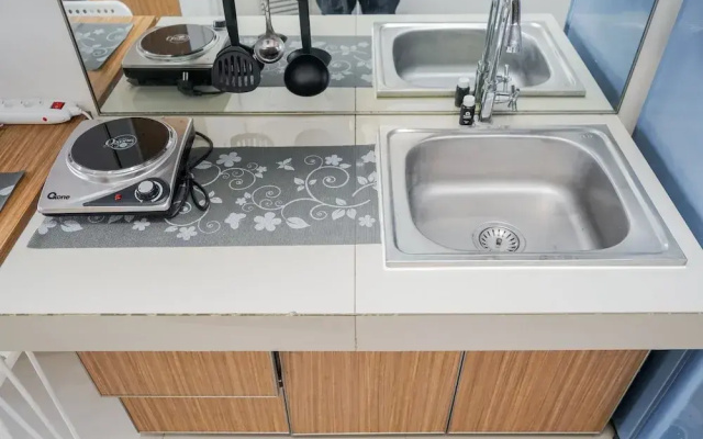 Relax And Simply Studio Apartment At Parkland Avenue