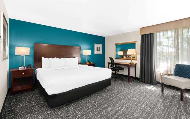 La Quinta Inn & Suites by Wyndham Portland NW