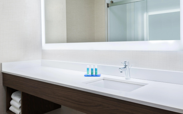 Holiday Inn Express & Suites Columbus Airport East by IHG