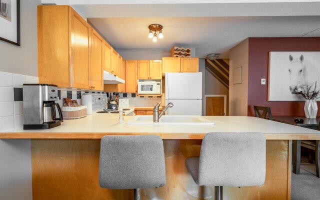 CENTRALLY Located 3-Br Home | TRUE Ski In/Out | FREE access to Pools & Hot Tubs