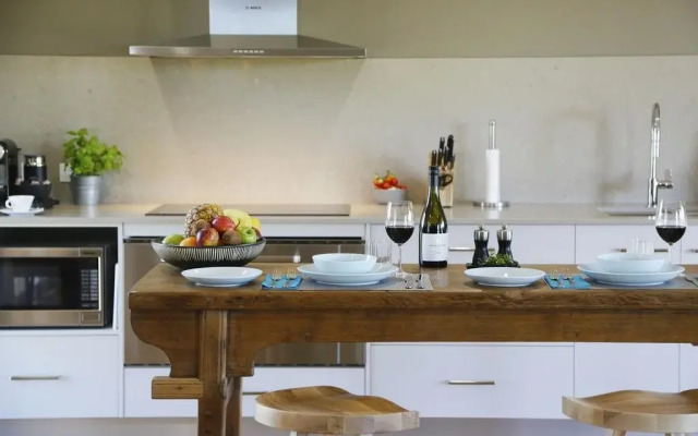 Lilies on Lovedale Estate - Heated Pool and Spa