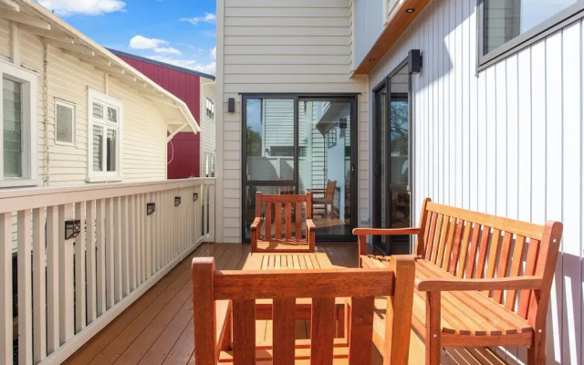 Central Oasis Townhouse with Parking