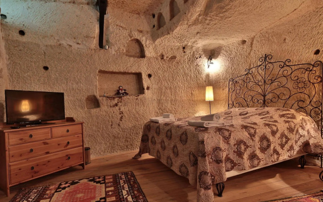 Chelebi Cave House